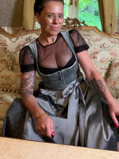 Mia - The Bavarian Girl 🏔️🥨🍻