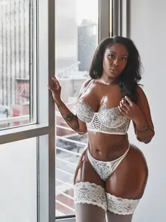 Charlotte Lavish VIP