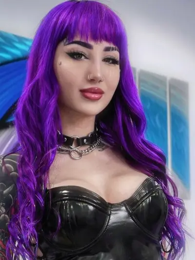 VALERiCA STEELE