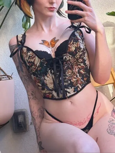 Lana Bee