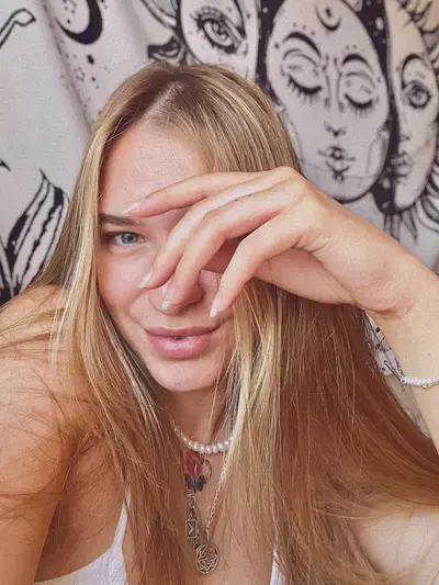 V 🌸