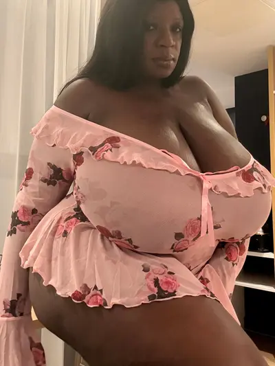 tyrabeckybuilt (Tyra Tinley)